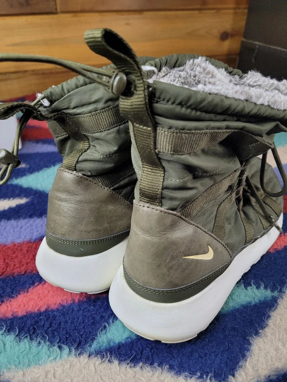Nike Roshe Run Hi Sneakers Boots Womens 10 Forest Green Faux Fur Lined Lace Up